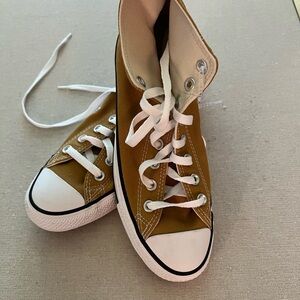 Converse Chuck Taylor High Top Sneakers Wm’s Sz 7.5 Men’s 9.5 NWOT
